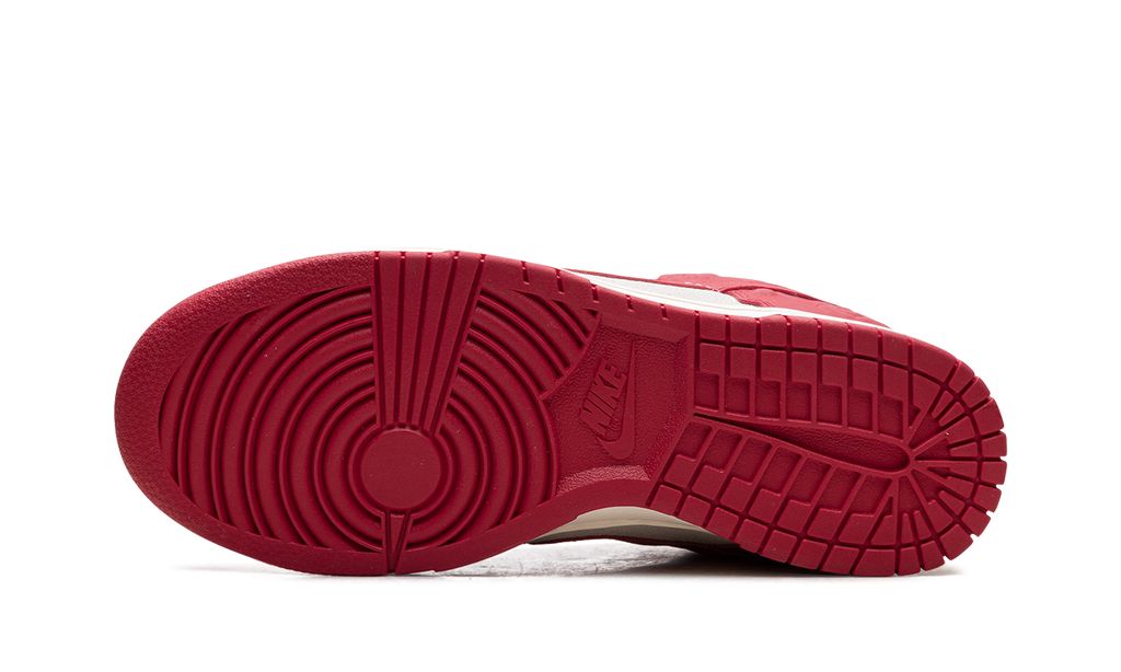 Dunk Low WMNS "Red Roses"
