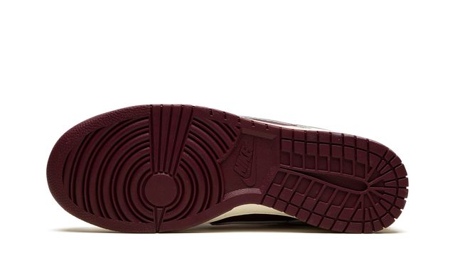 Nike Dunk Low Valentine’s Day