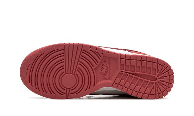 Nike SB Dunk Low Valentines Day (2024)